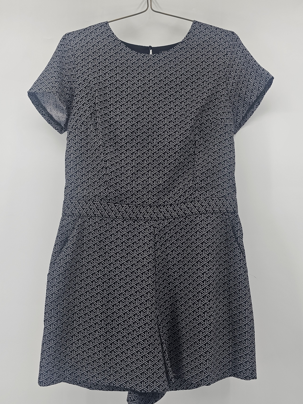 Banana Republic Black / White Geometric Short Sleeve‎ Romper Size 10